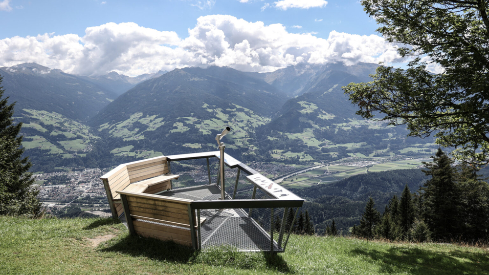 Die Aussichtsplattform "Adlerblick 1522" wird ihrem Namen auf jeden Fall gerecht.