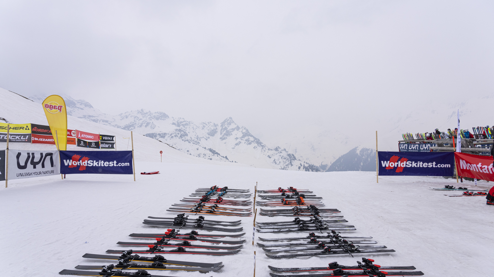 Abgeklebte Testski beim WorldSkitest 2022 in der Silvretta Montafon