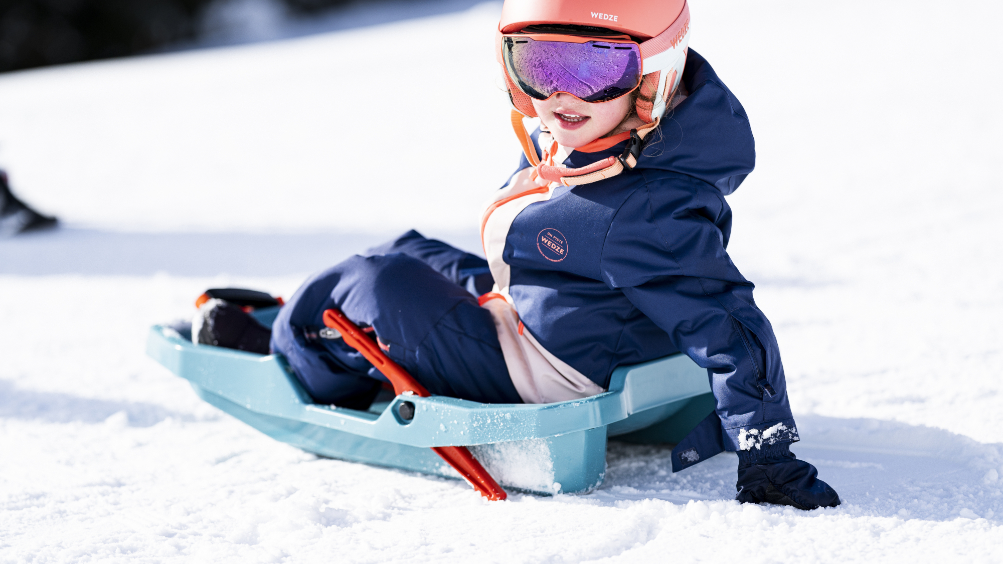 Kind auf Trilugik-Schlitten