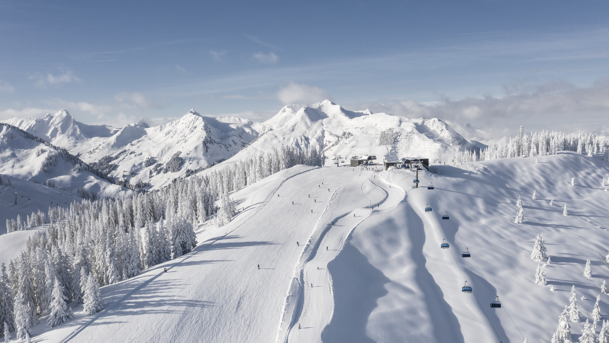 Blick auf das Skigebiet Saalbach