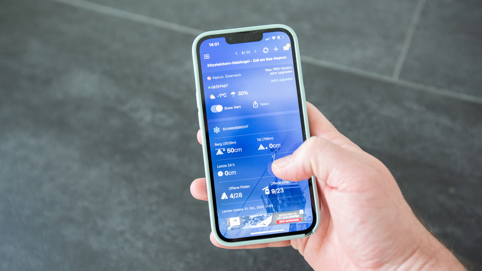 Mit den richtigen Apps auf dem Handy kann der Skiurlaub noch spaßiger sein.