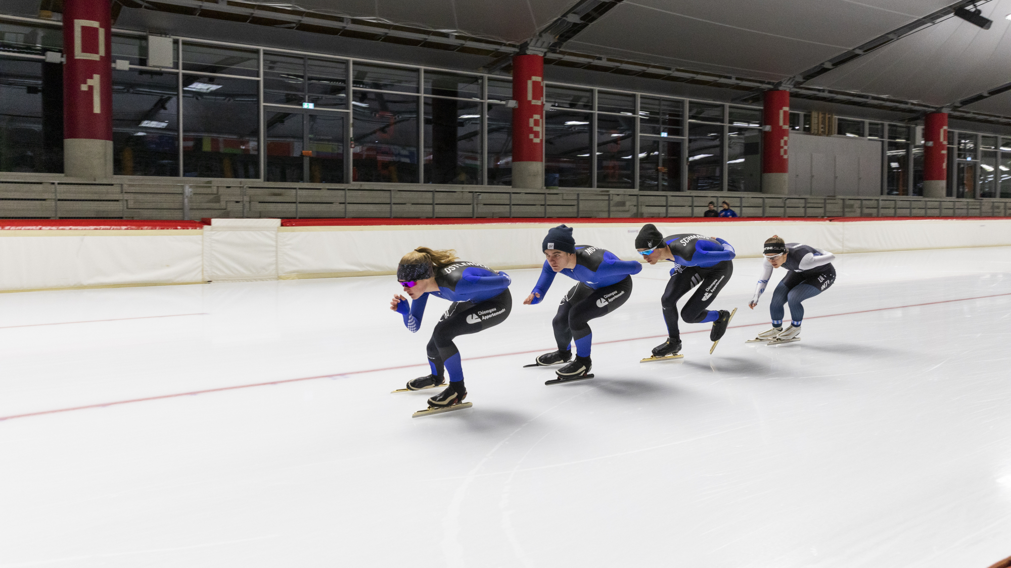 Eisschnelläufer in der Max-Aicher-Arena in Inzell