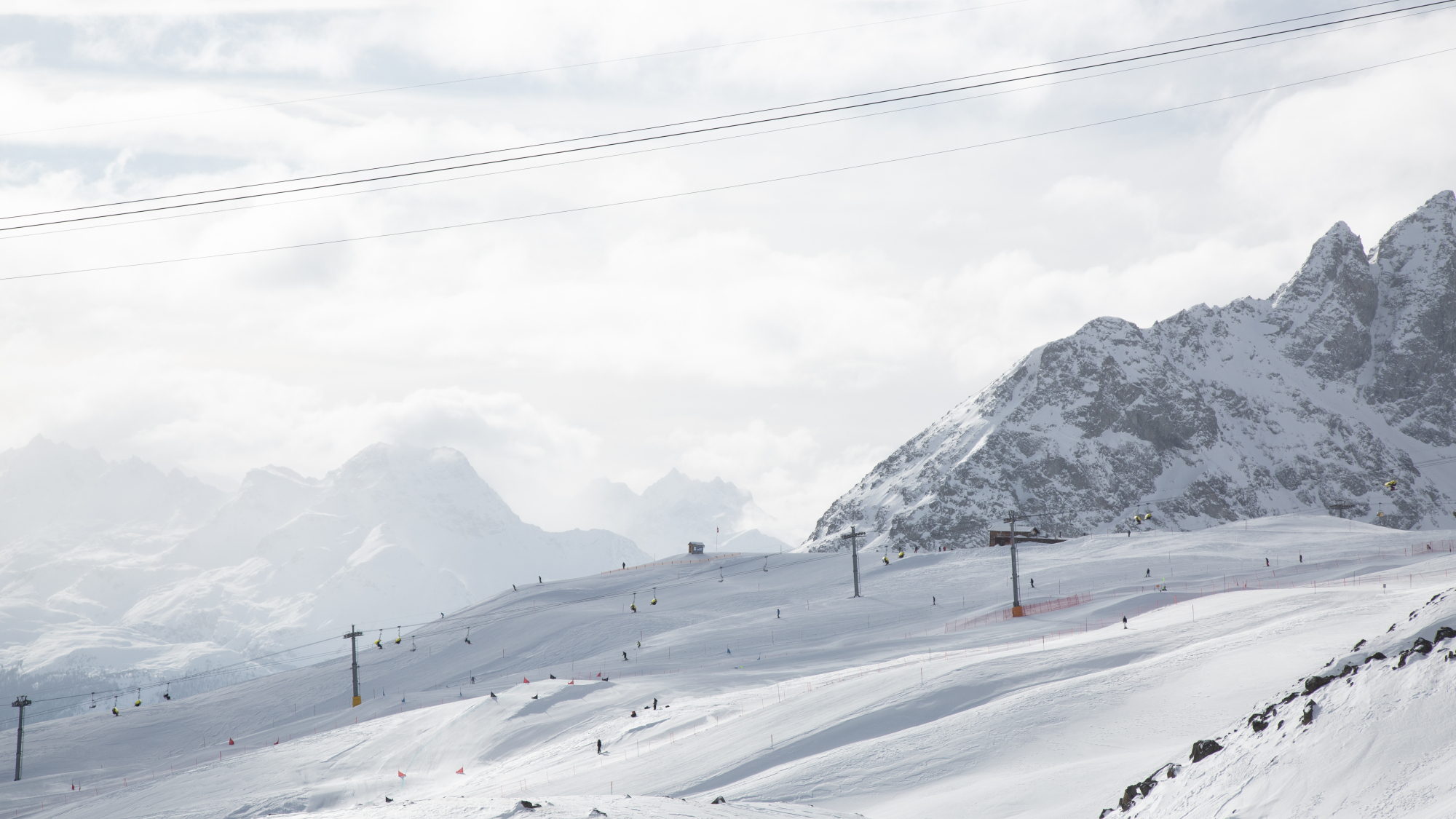 Blick auf die Liftanlagen zum Munt da San Murezzan (2.659 m)
