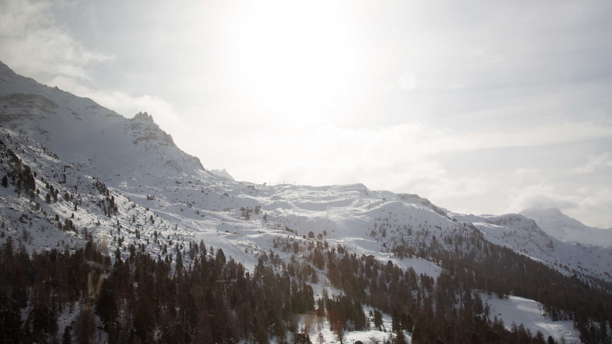 Panoramablick auf die Pisten von Corvatsch-Furtschellas