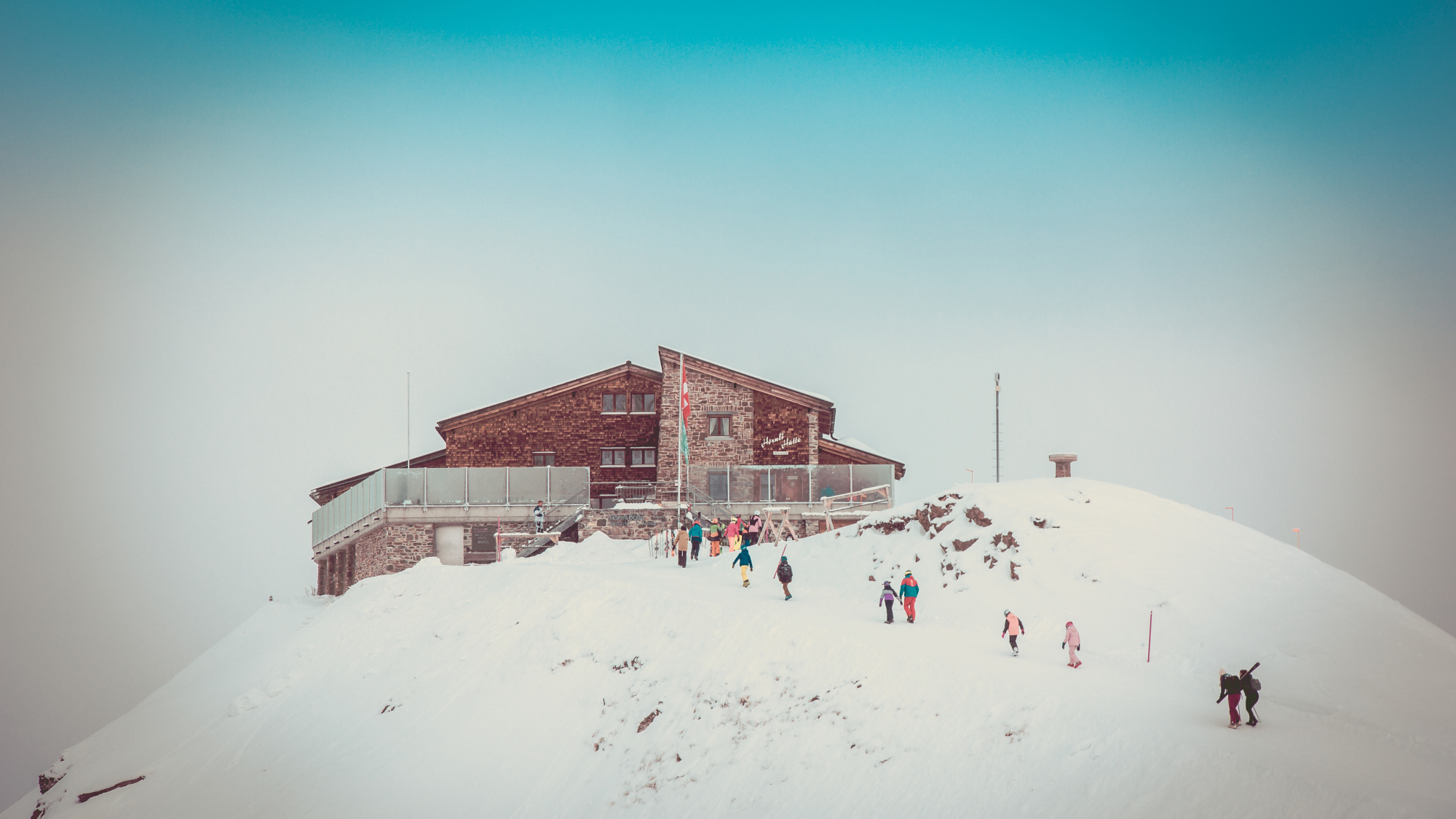 Blick auf die Hörnli-Hütte Arosa (2.513 m)