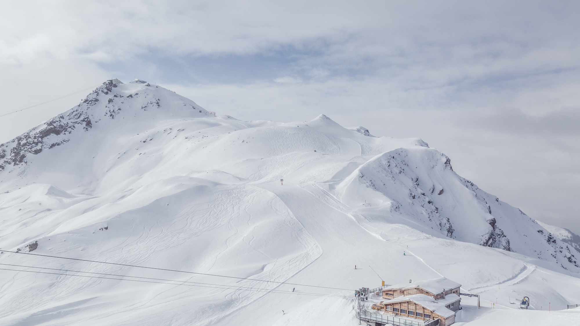Blick auf die Sattelhütte in Arosa