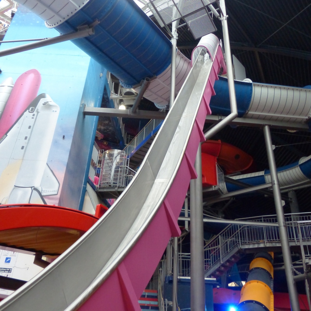 Viele Thermen bieten auch Rutschen