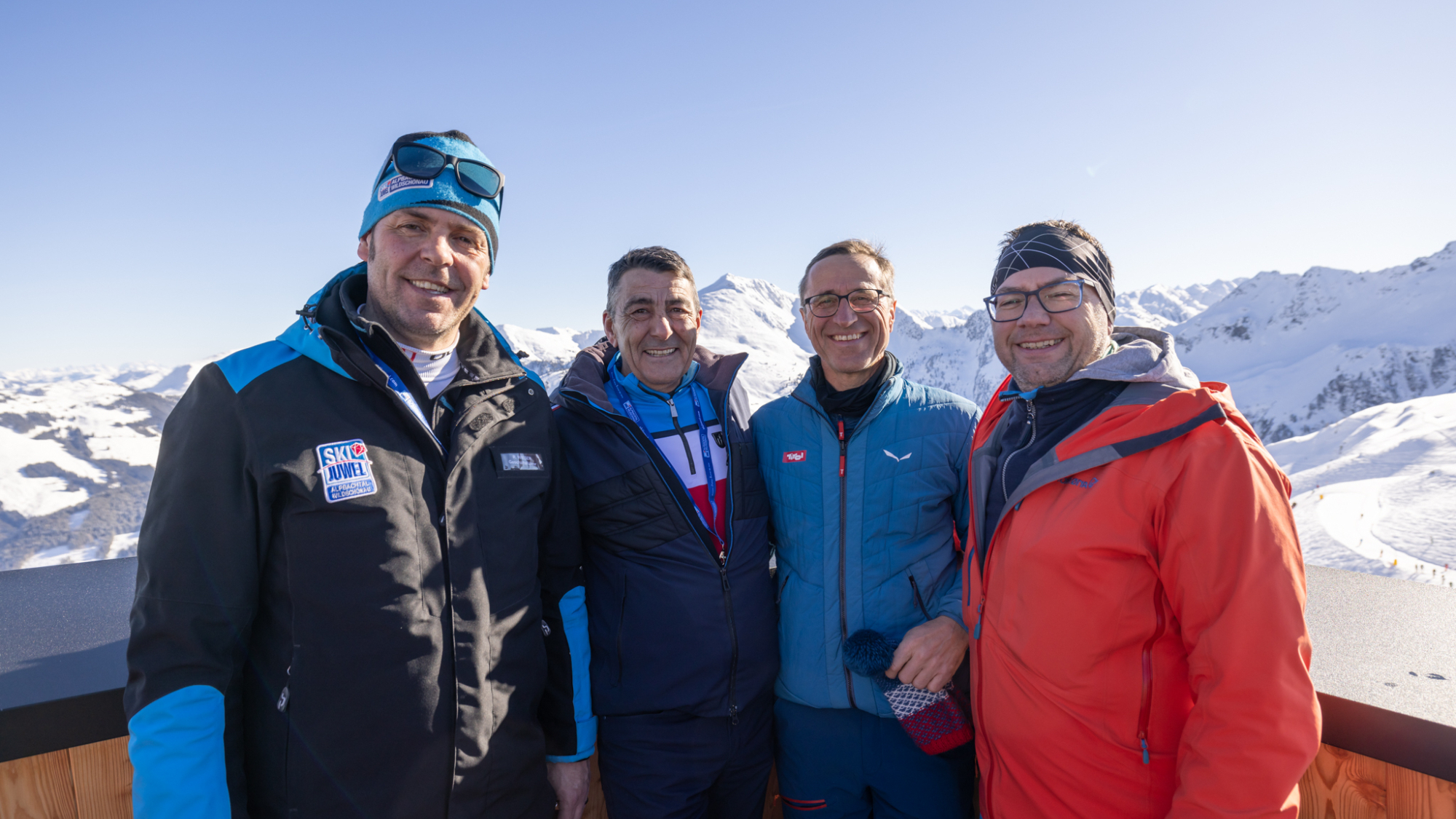  Fröhliche Gesichter beim Jubiläum des SkiJuwel Alpbachtal Wildschönau 
