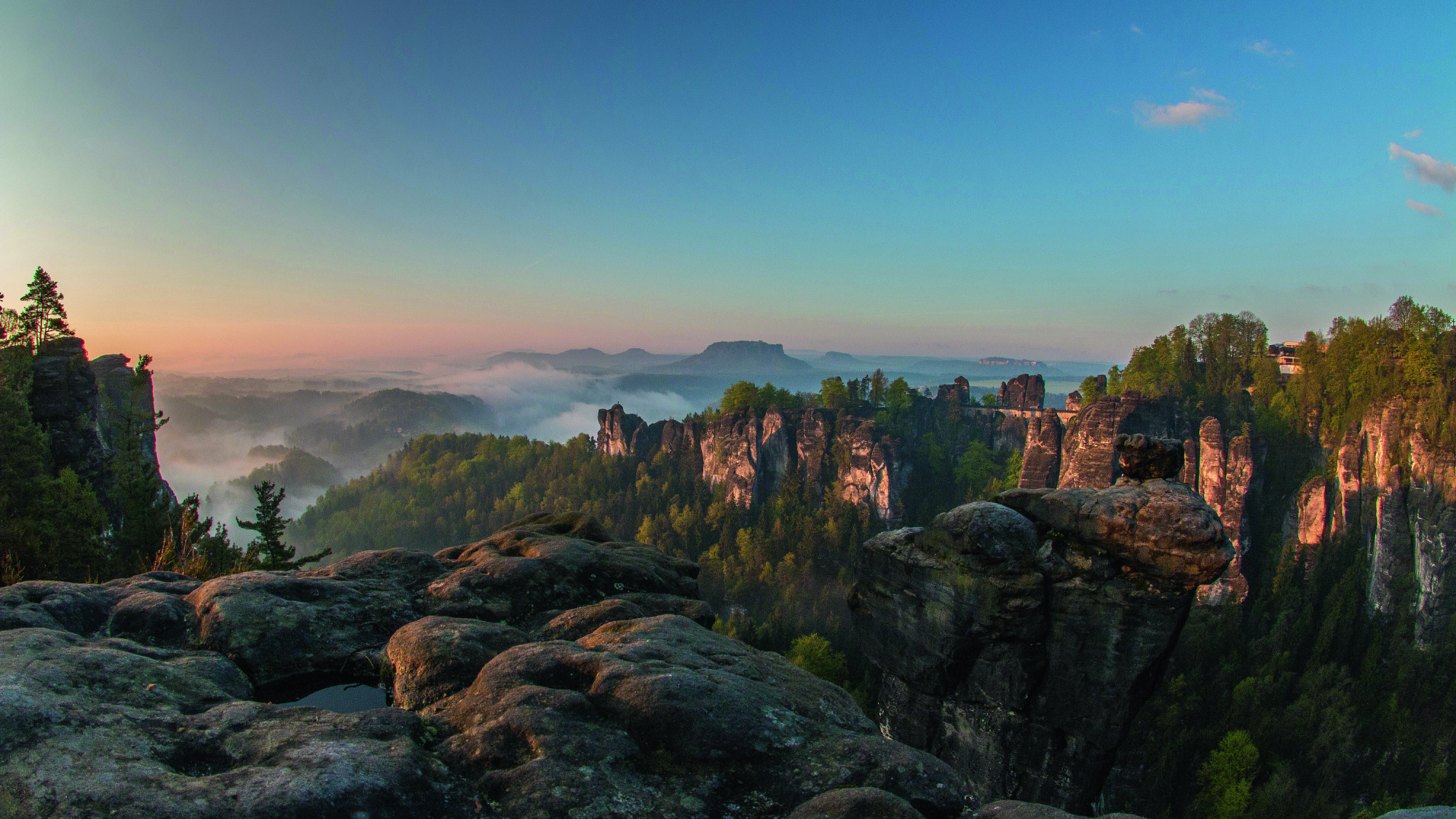 Blick auf die Felslandschaft der Sächsischen Schweiz