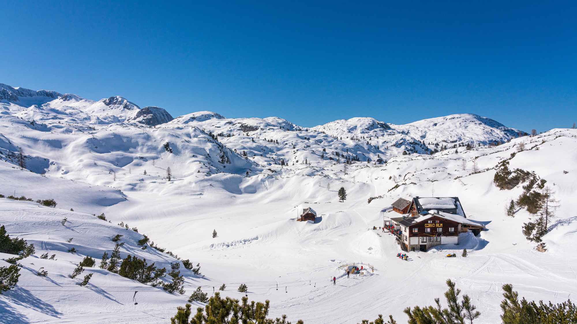 Die Dachsteinüberquerung gilt als eine der schönsten Skitouren im gesamten Alpenraum
