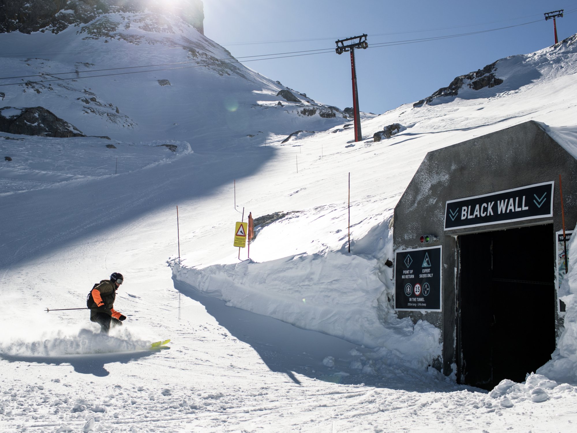 Einfahrt in den neuen Tunnel