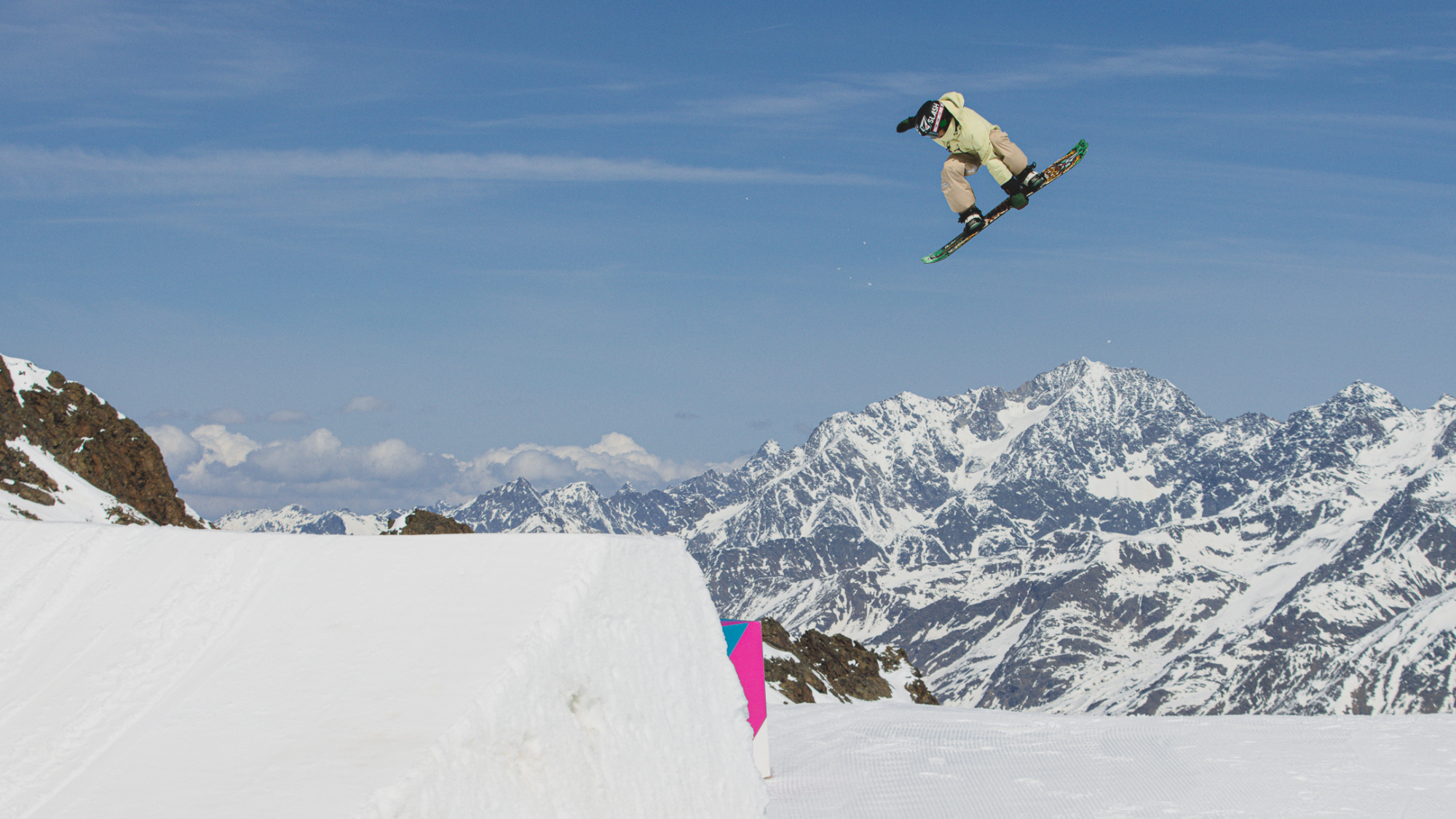 Coole Sprünge im Snowpark Kaunertal am Kaunertaler Gletscher