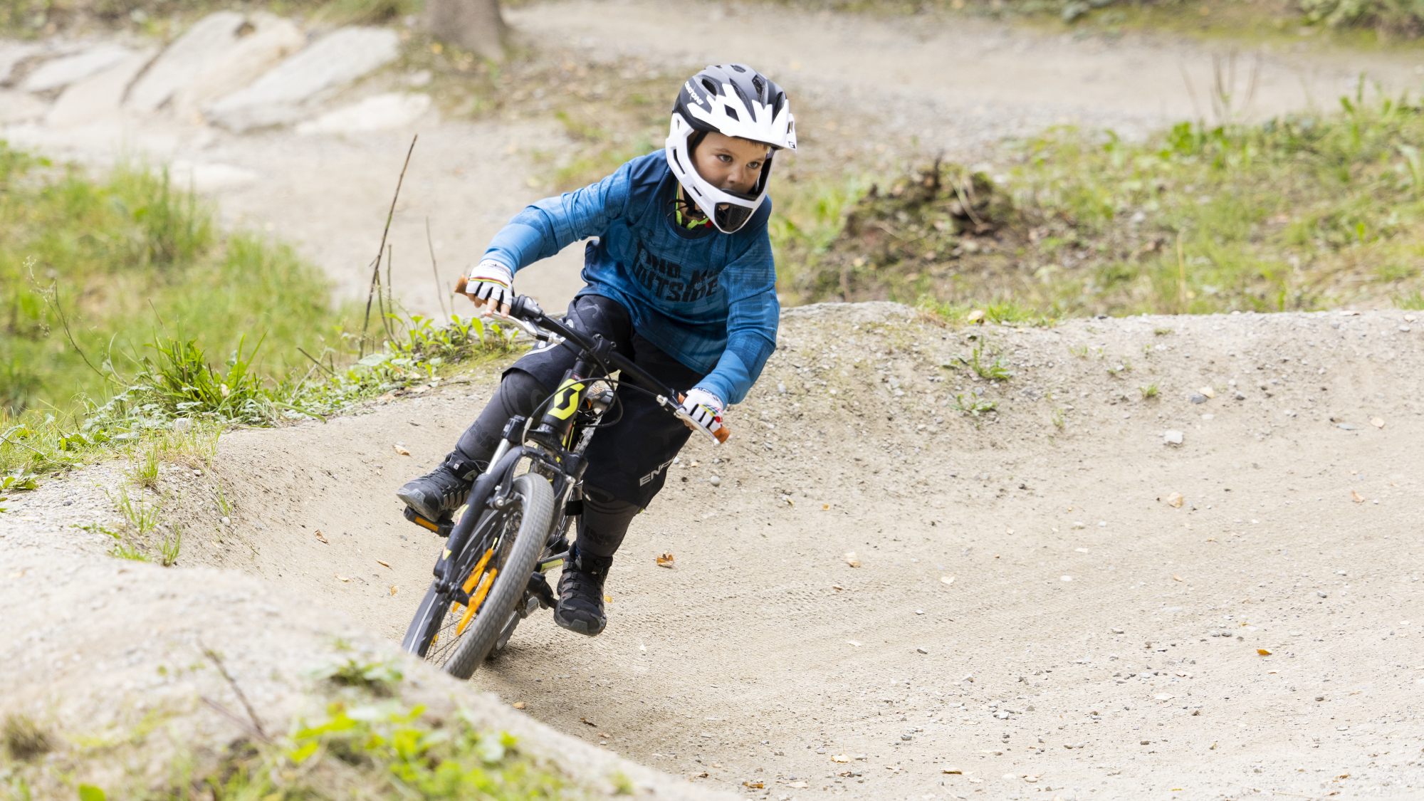 Mountainbiker im Bikepark in Tirol