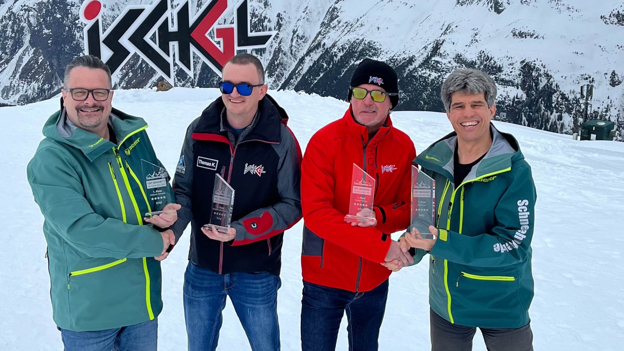 Preisübergabe des Schneehoehen Top-Skigebiete Awards 2022/23 in Ischgl