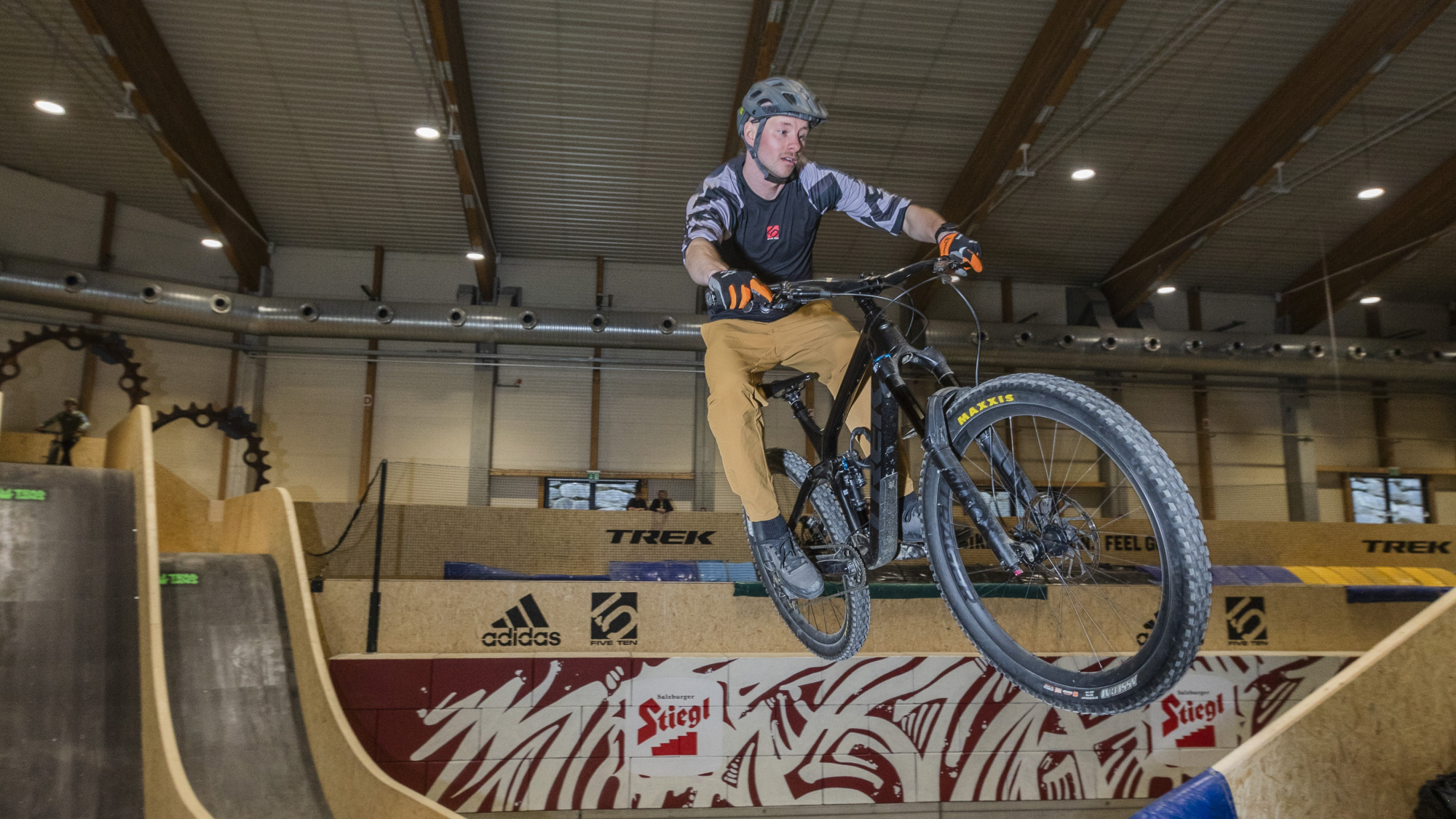 Neuer Indoor Bikepark in der Area47 