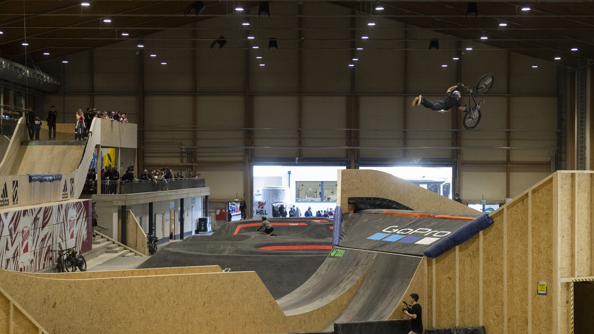 Neuer Indoor Bikepark in der Area47 