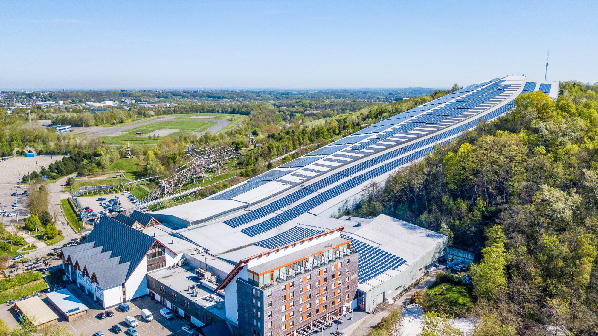 SnowWorld Landgraaf mit Skihalle, Hotel und Hochseilgarten