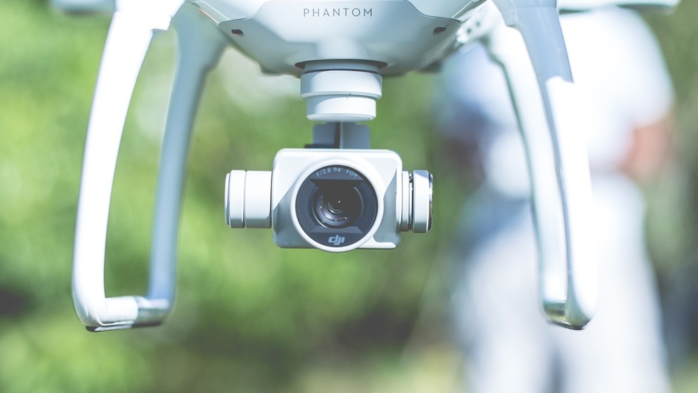 Die DJI Phantom zählt zu den Top-Modellen unter den semiprofessionellen Drohnen