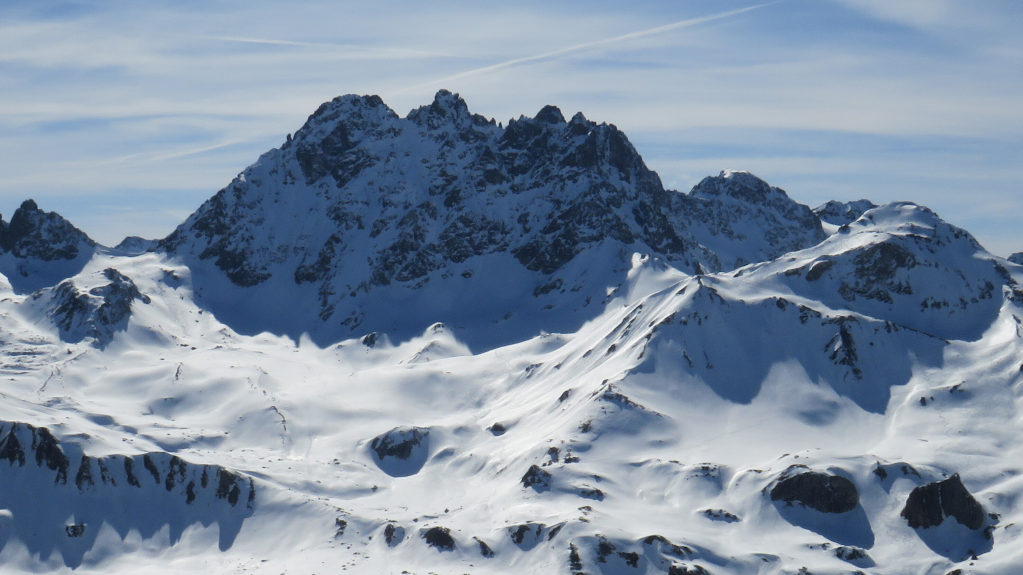 Das Fluchthorn vor dem Felssturz am 11. Juni mit Südgipfel, Mittelgipfel und Nordgipfel (von links n
