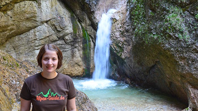 Unsere Alpen-Reporterin in der Almbachklamm