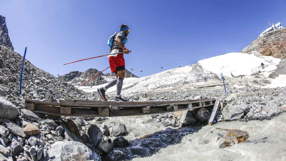 Läufer am Gletscher beim Stubai Ultratrail