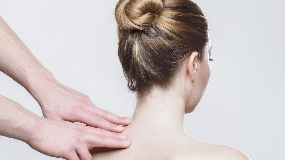 Eine Reflexzonenmassage regt den Blutkreislauf und die Nervenstimulation an.