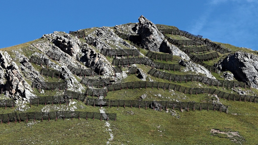 Schutzbauten gegen Lawinen