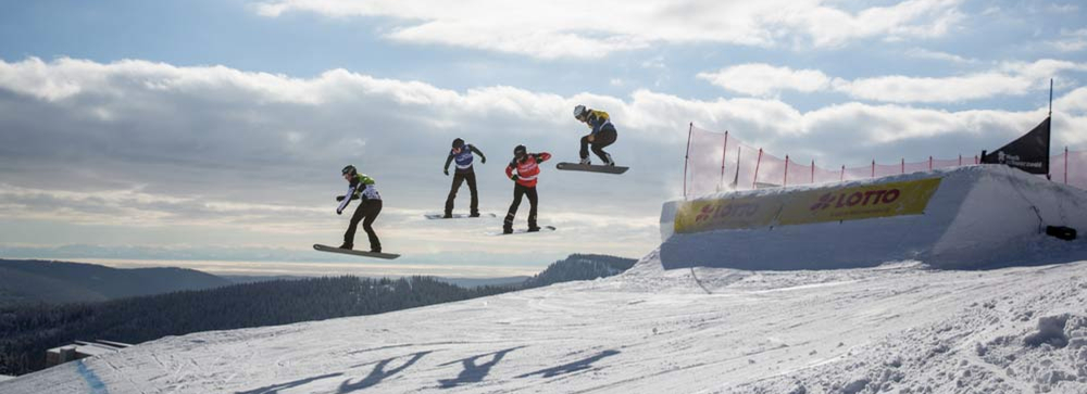 Snowcrosser beim Weltcup am Feldberg