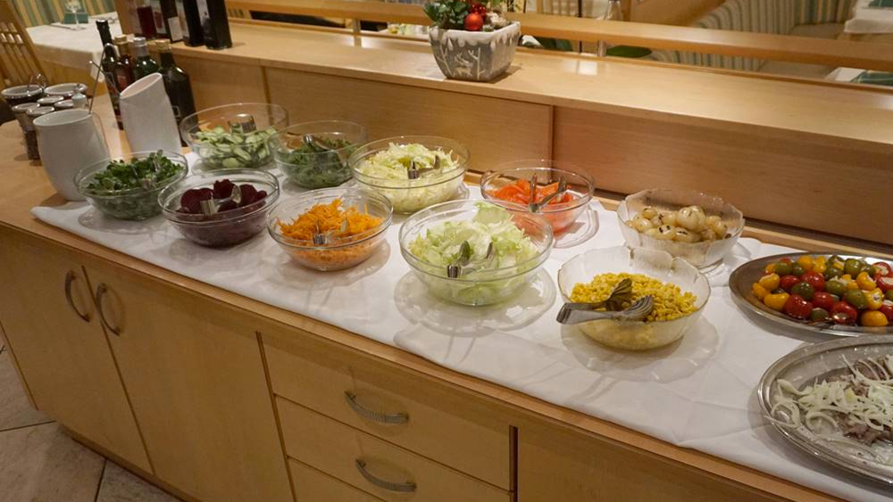 Abendliches Salatbuffet im Hotel Schölzhorn