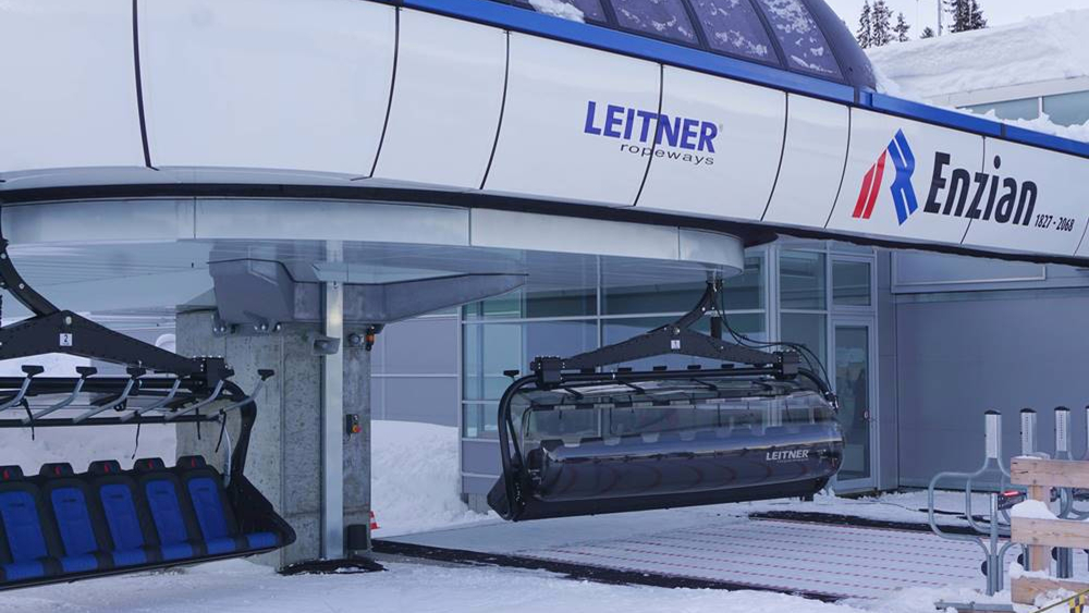 Blick auf die Talstation des Enzian 8er Sessellifts in Ratschings-Jaufen
