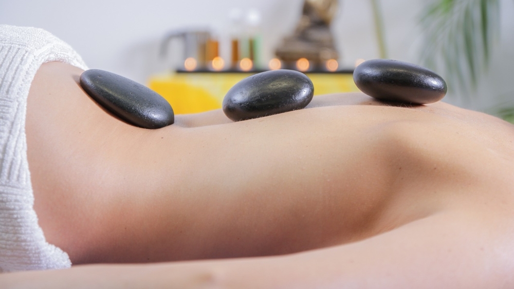 Eine Meridianmassage soll den Energiefluss im Körper wiederherstellen.