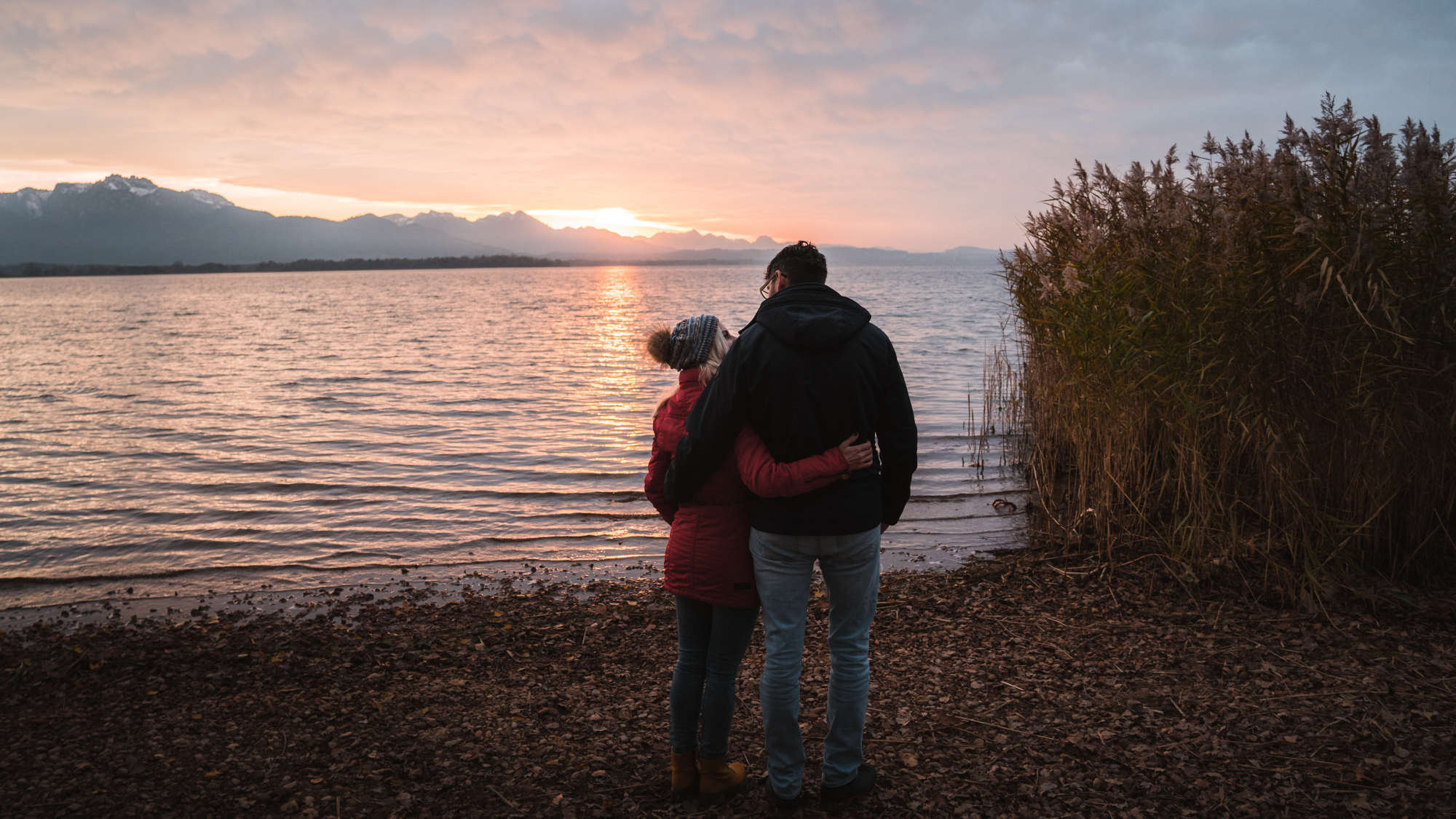 Abendliche Herbststimmung am Ufer des Chiemsees