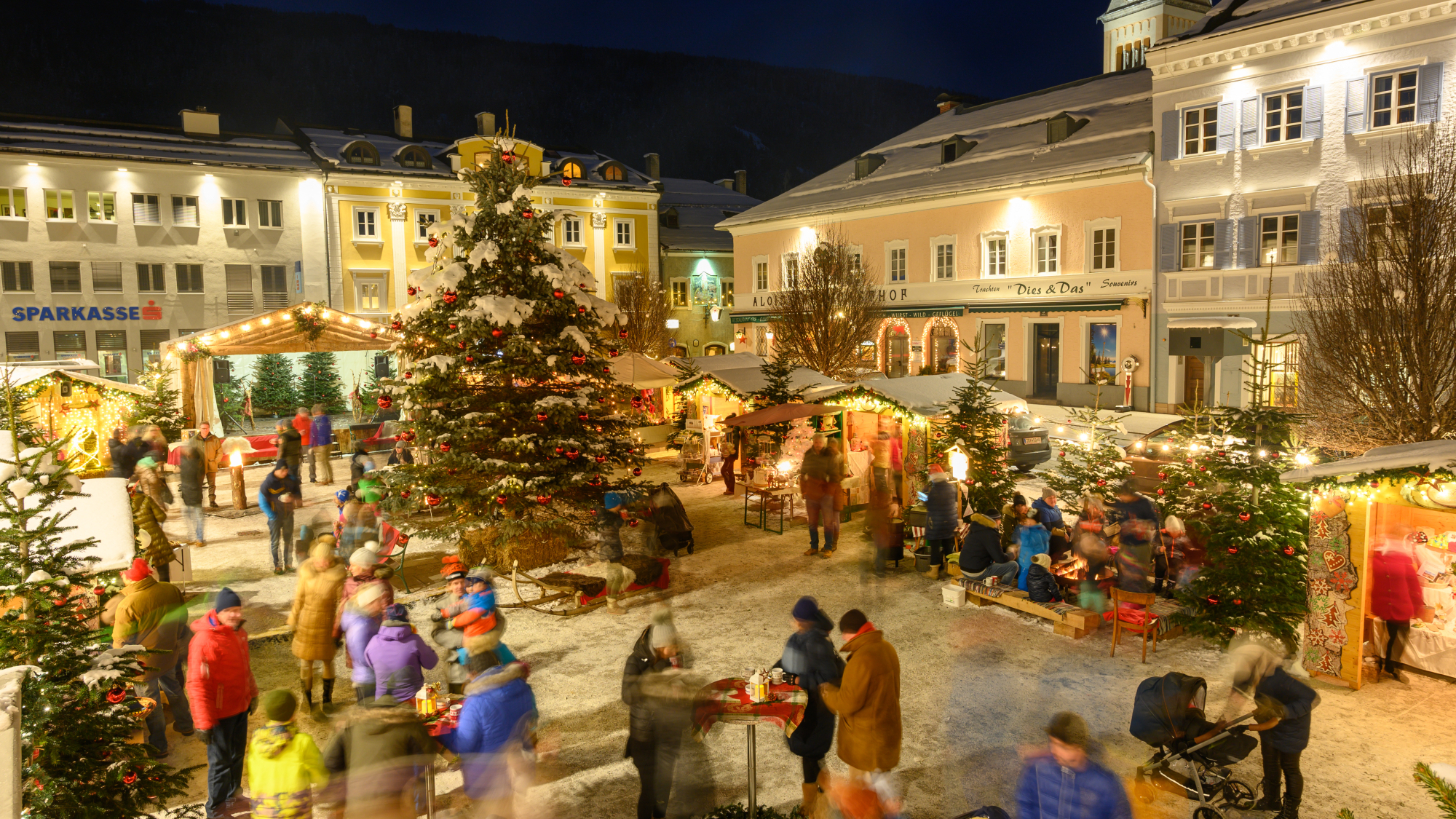 Der Weihnachtsmarkt in Radstadt verzaubert Groß und Klein