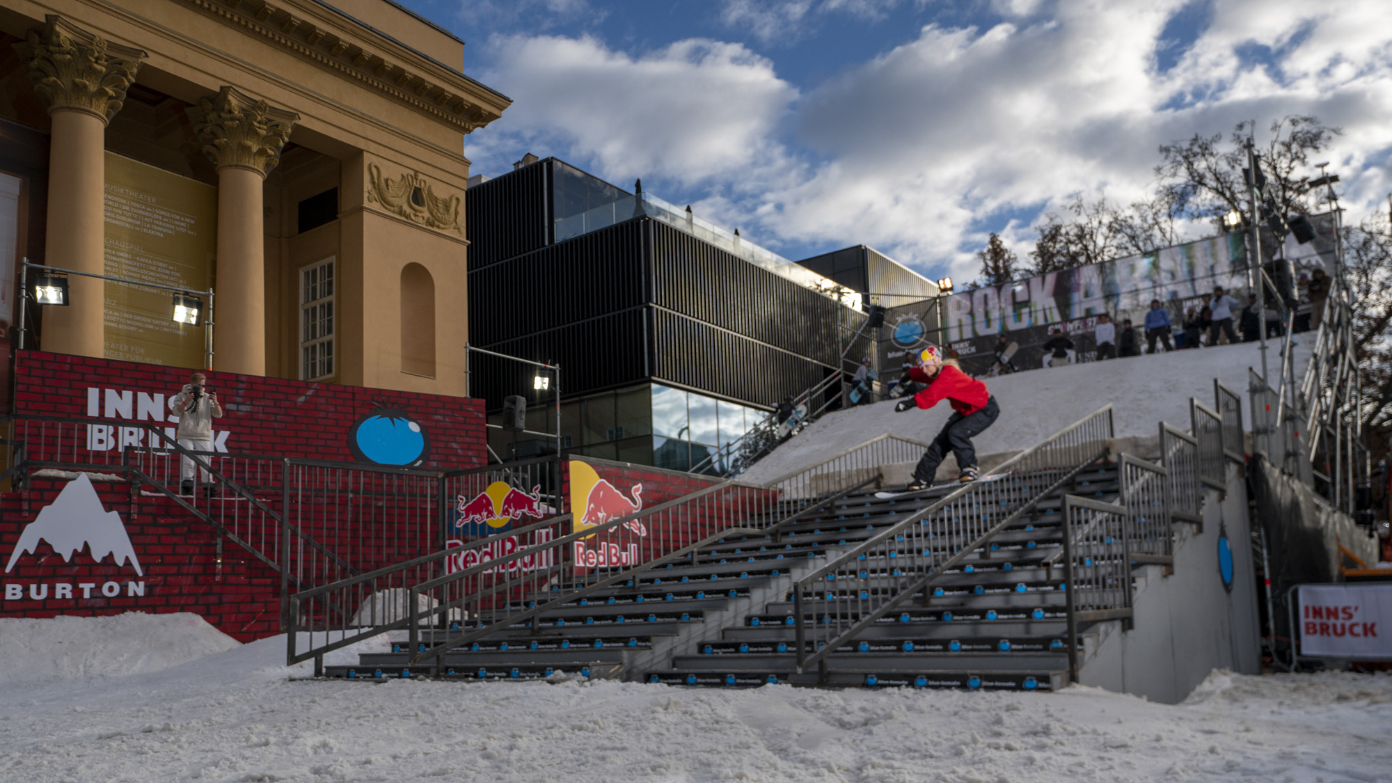 Anna Gasser beim Rock a Rail Snowboard Contest