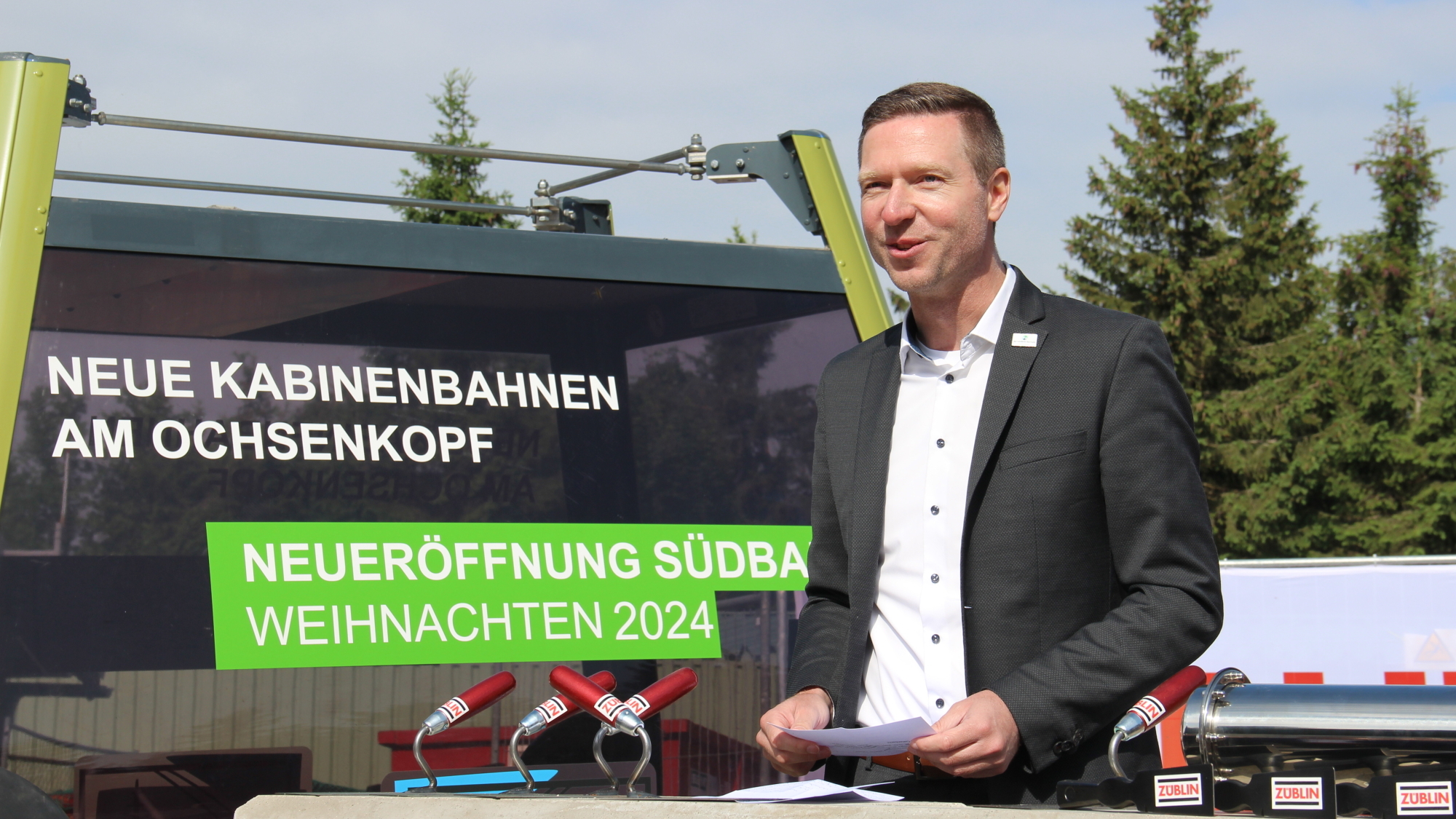 Landrat Wiedemann bei der Grundsteinlegung