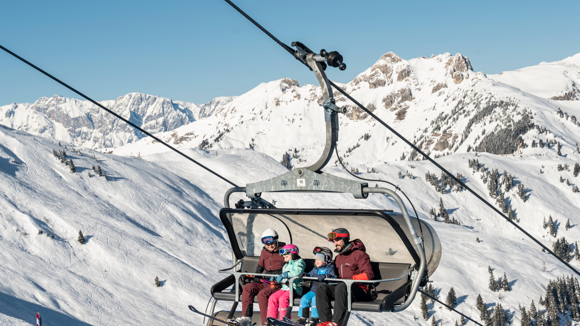 Familie im Sessellift im Großarltal