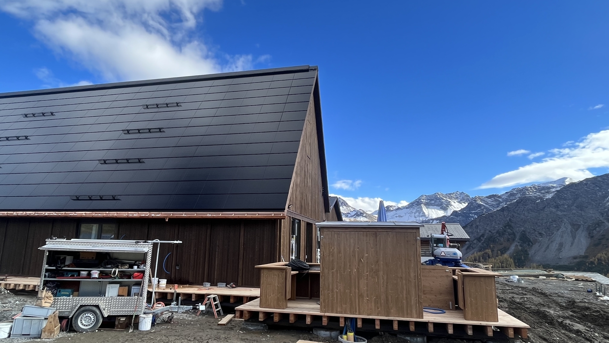 Die KuhBar bei der Tschuggenhütte in Arosa wird komplett umgebaut und zur Wintersaison neu eröffnet