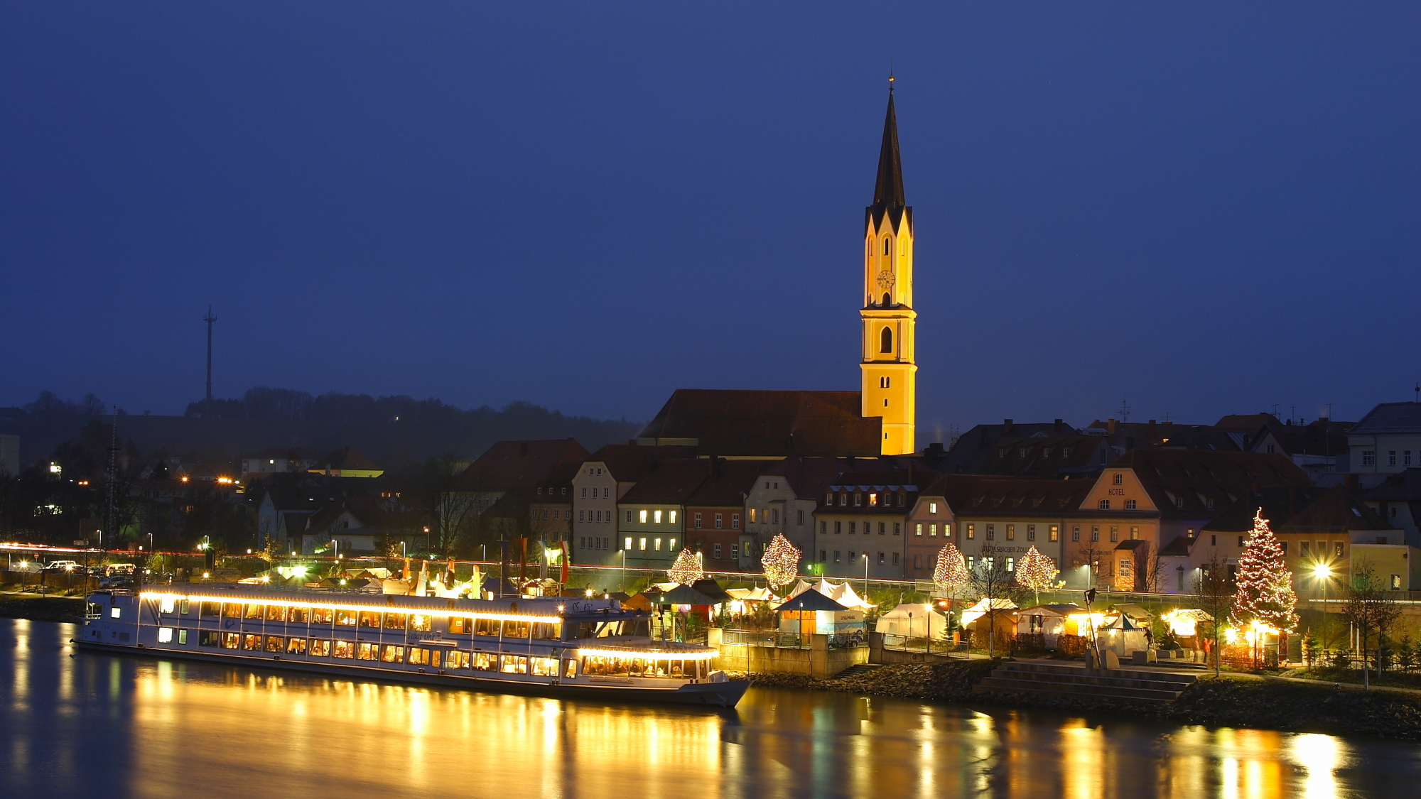 Schwimmender Christkindlmarkt