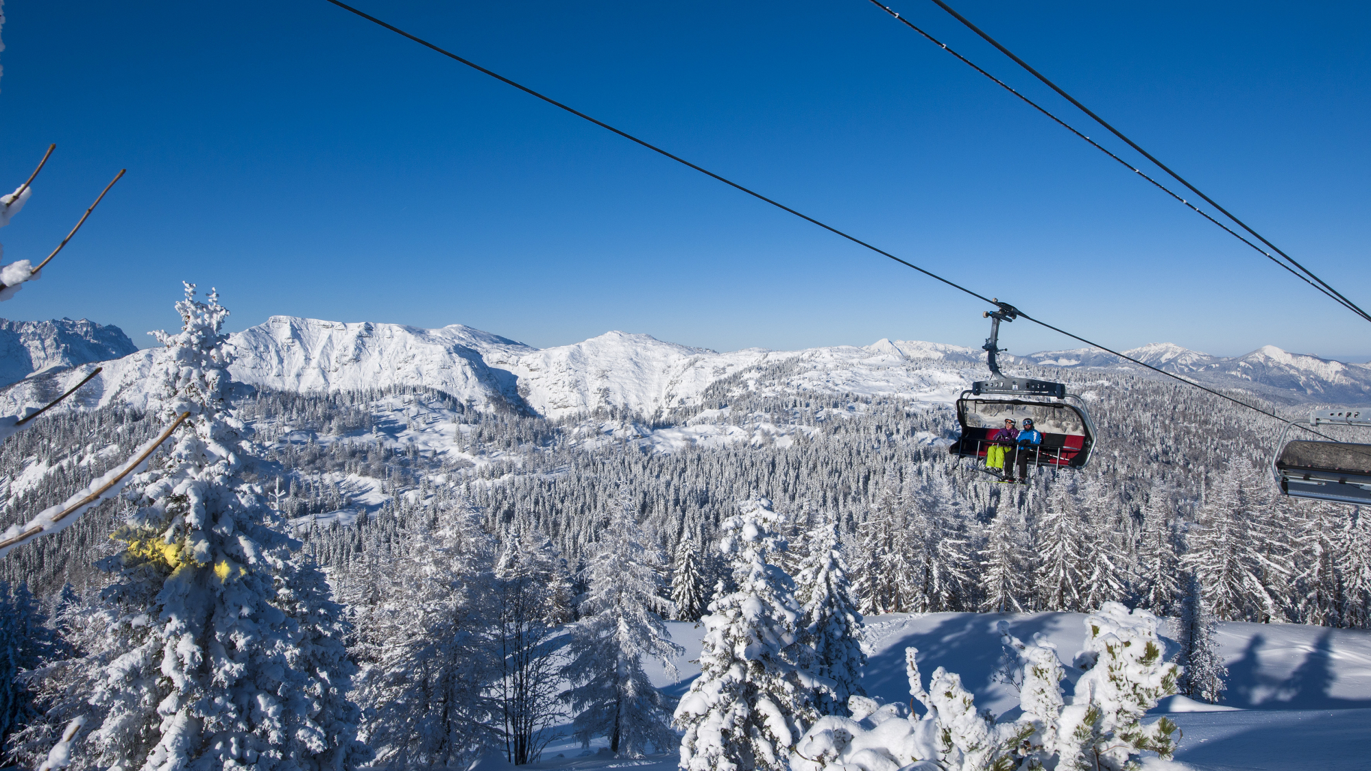 Schnee soweit das Auge reicht.