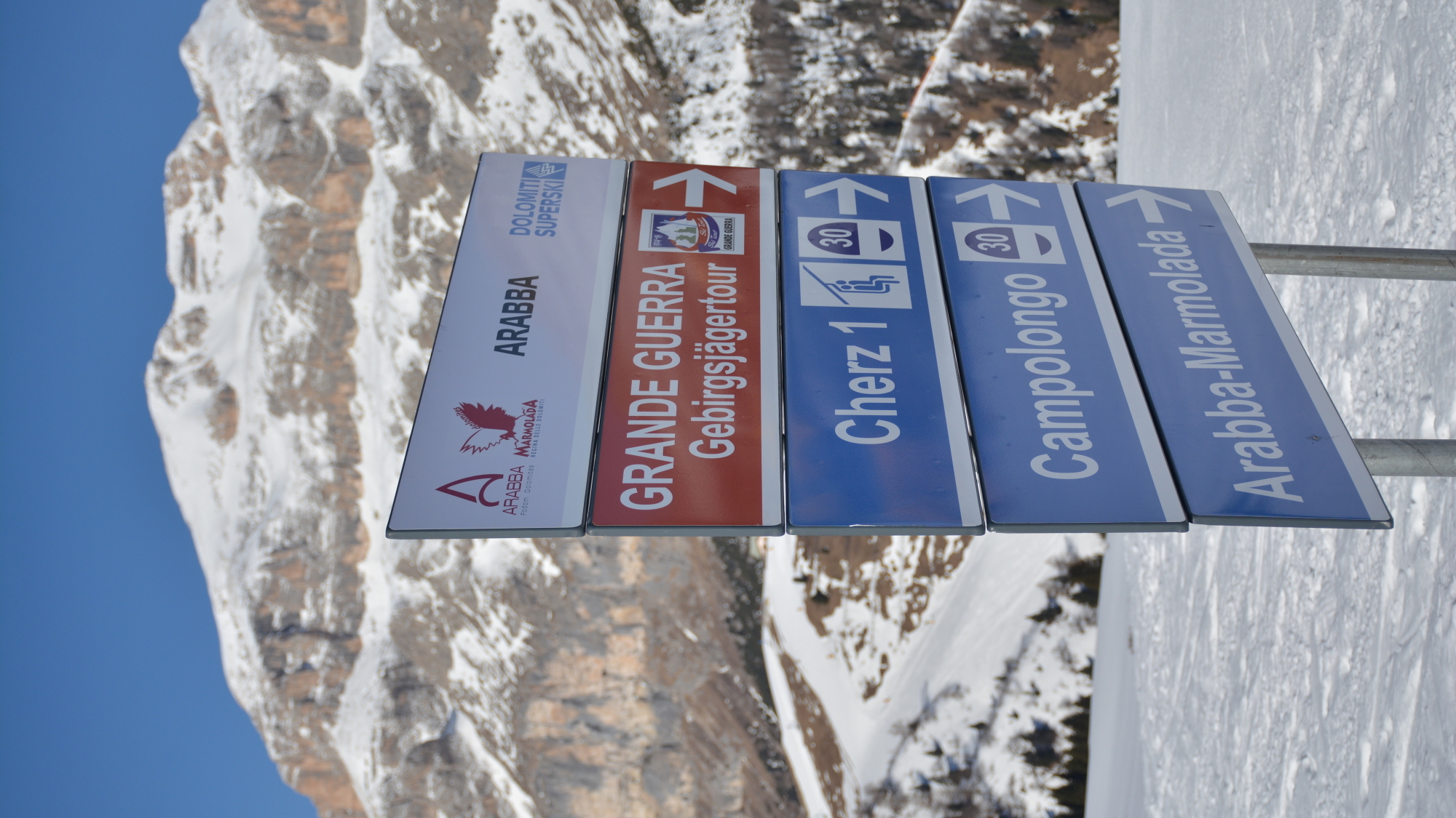 Auf der Pralongia mit Blick zum Sella Stock