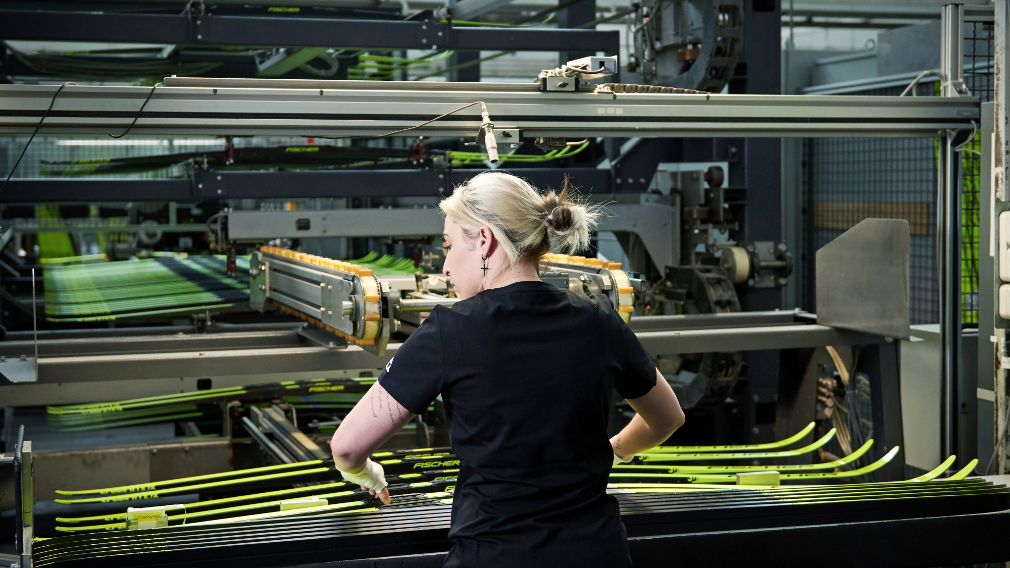 Moderne Ski-Produktion bei Fischer