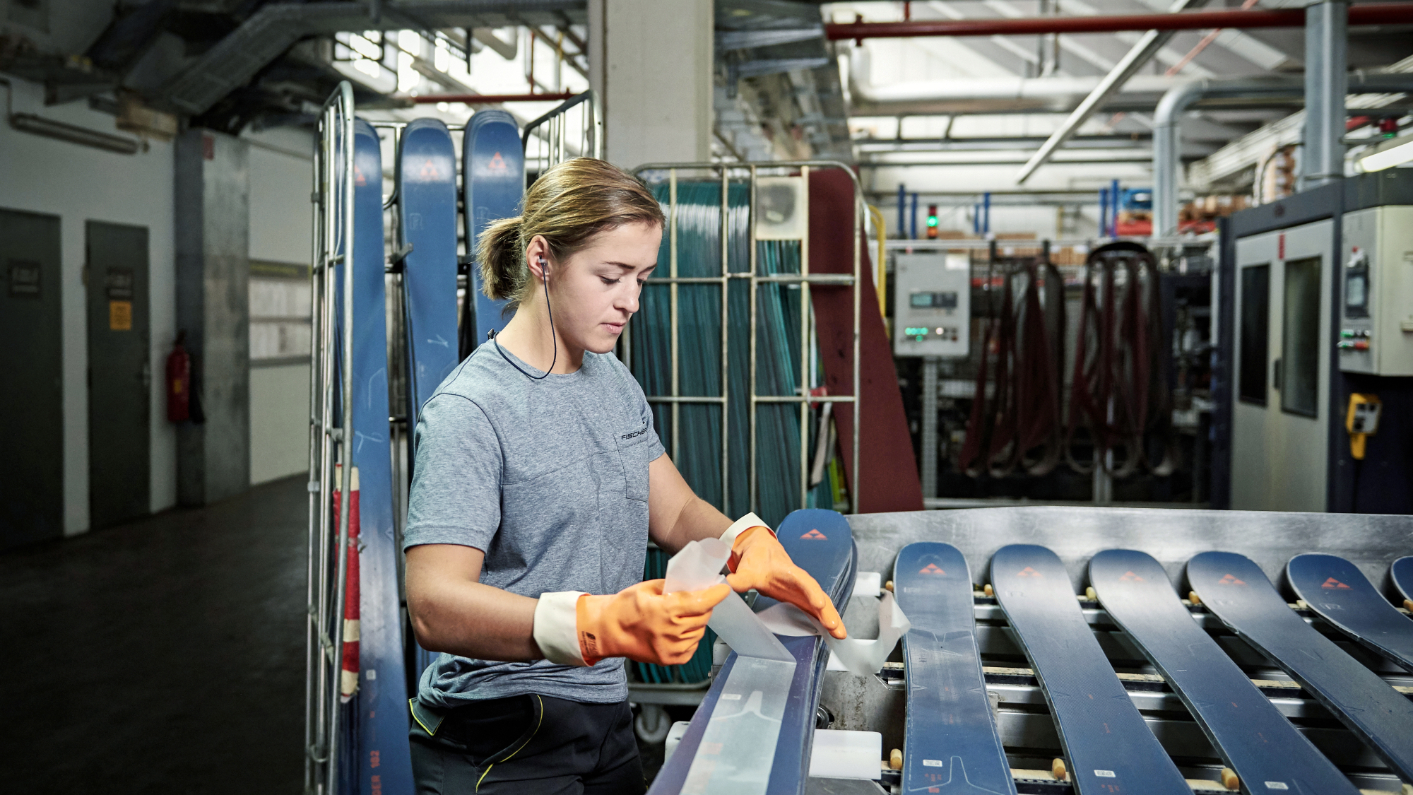 Moderne Ski-Produktion bei Fischer