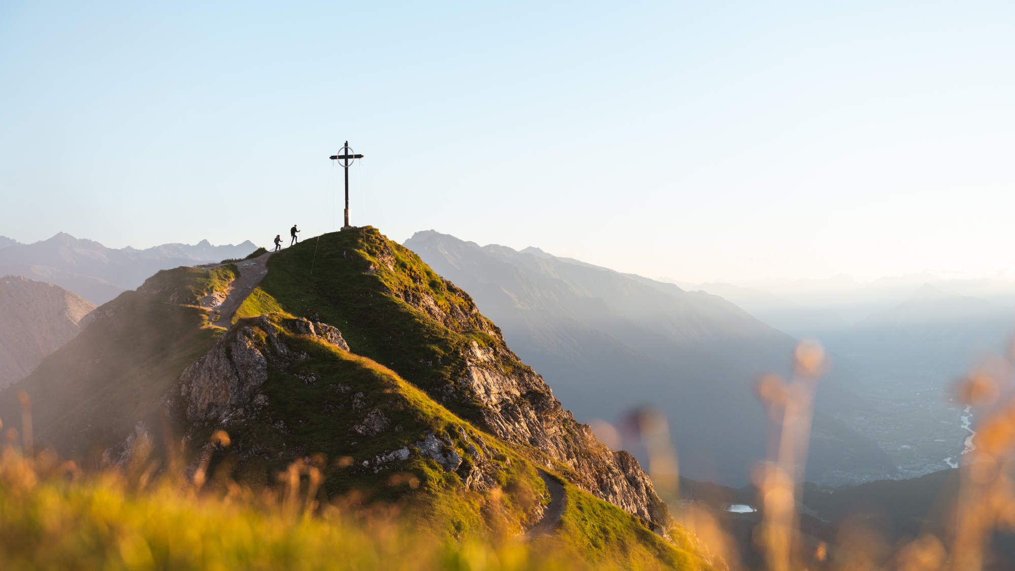 Wanderer im Sonnenuntergang auf der Seefelder Spitze