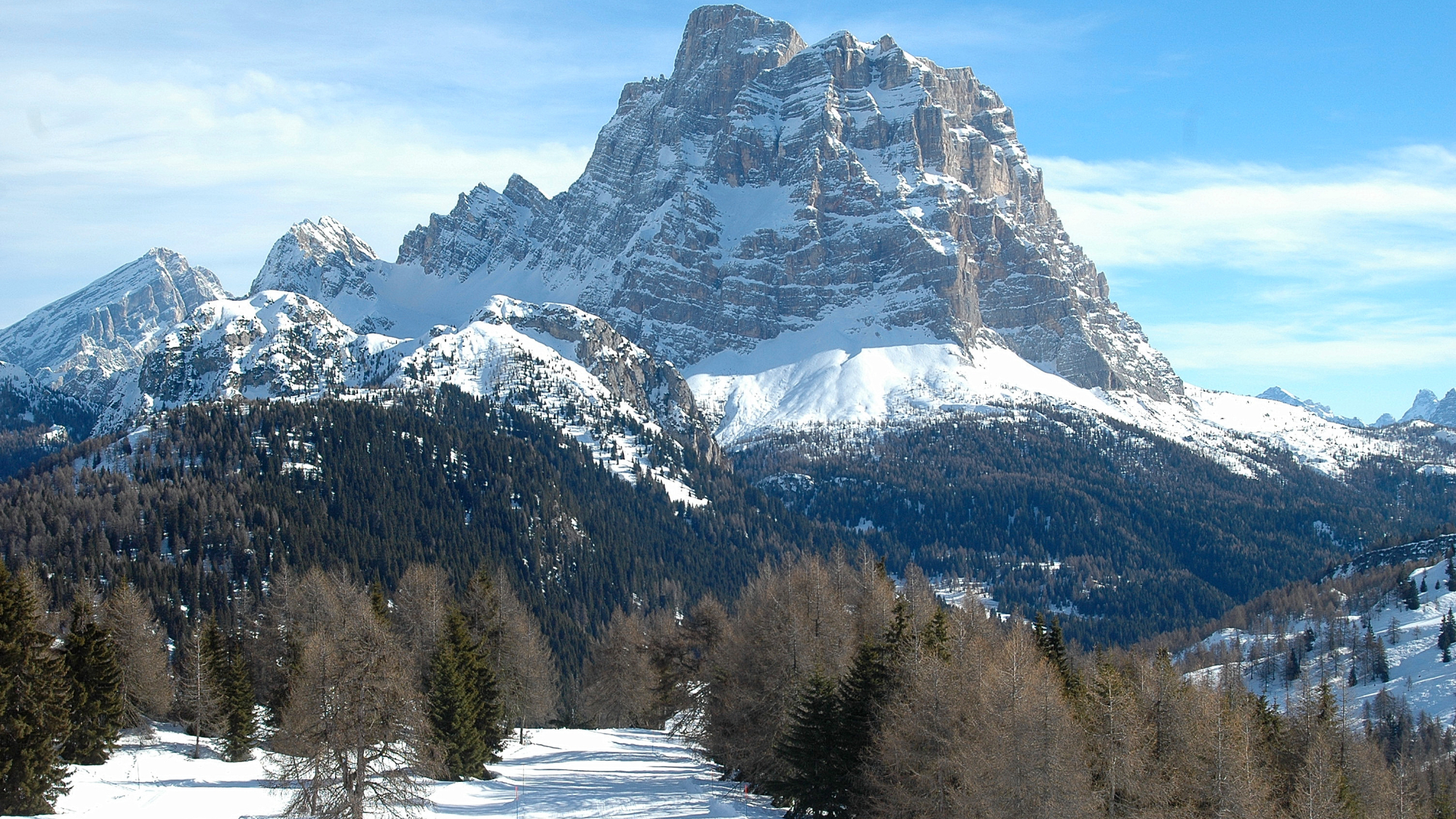Skigebiet Civetta: Viele Berge dominieren die Aussicht, ganz besonders auch der Monte Pelmo (3168m)