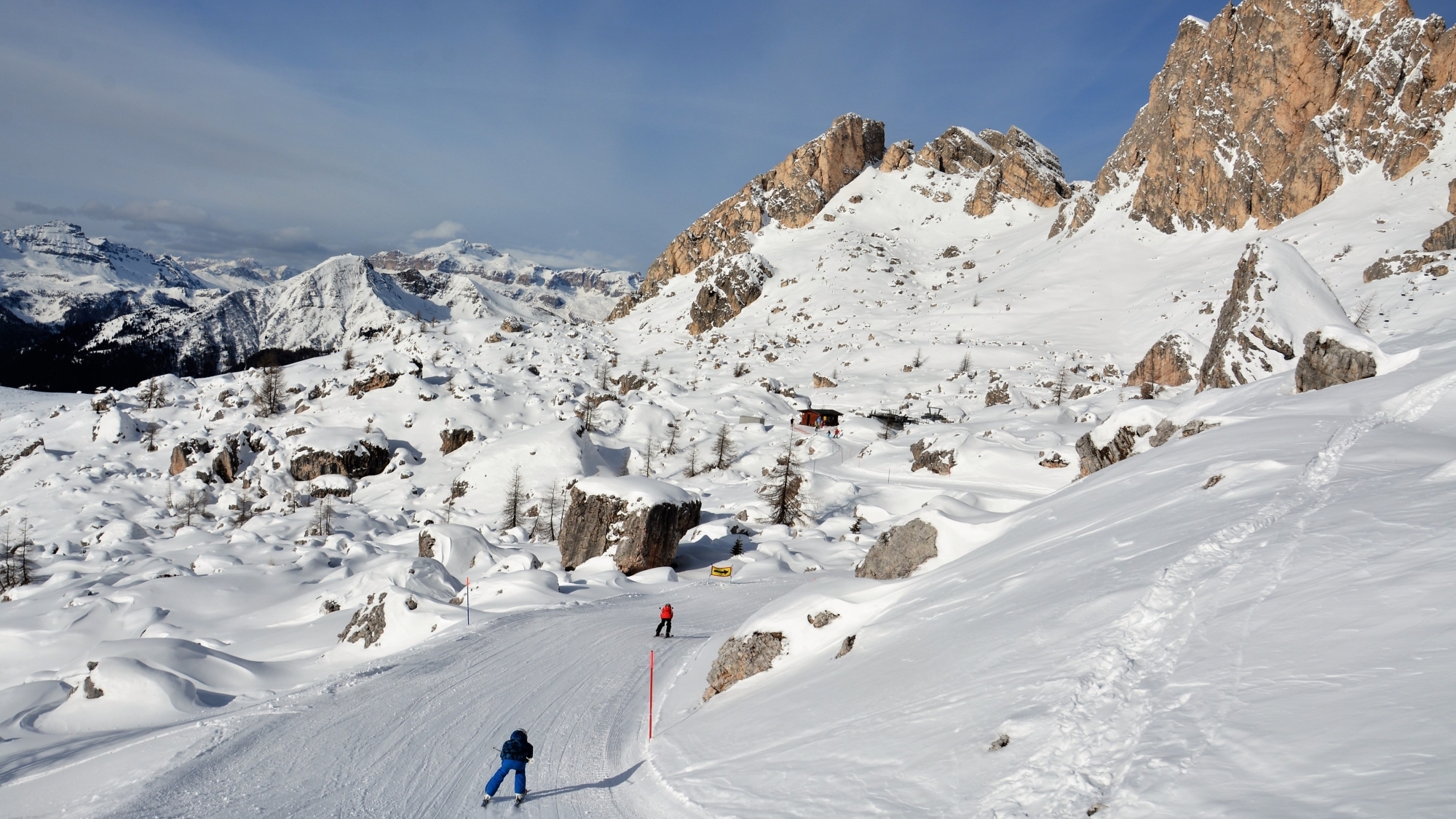Landschaftlich reizende Abfahrt zur Talstation des Sesselliftes „Croda Negra“ im Skigebiet 5Torri/Col Gallina