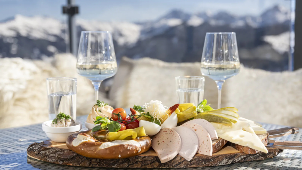 Jause auf der Skihütte