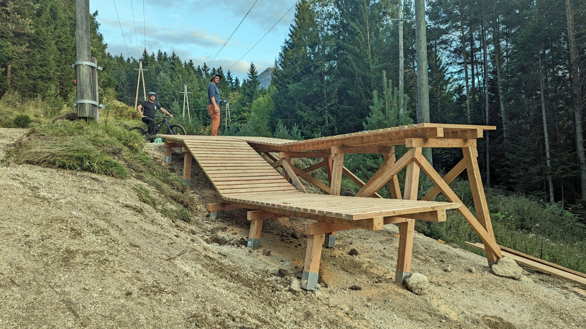 Spektakuläre Sprünge sind in der Trailarea Urisee garantiert