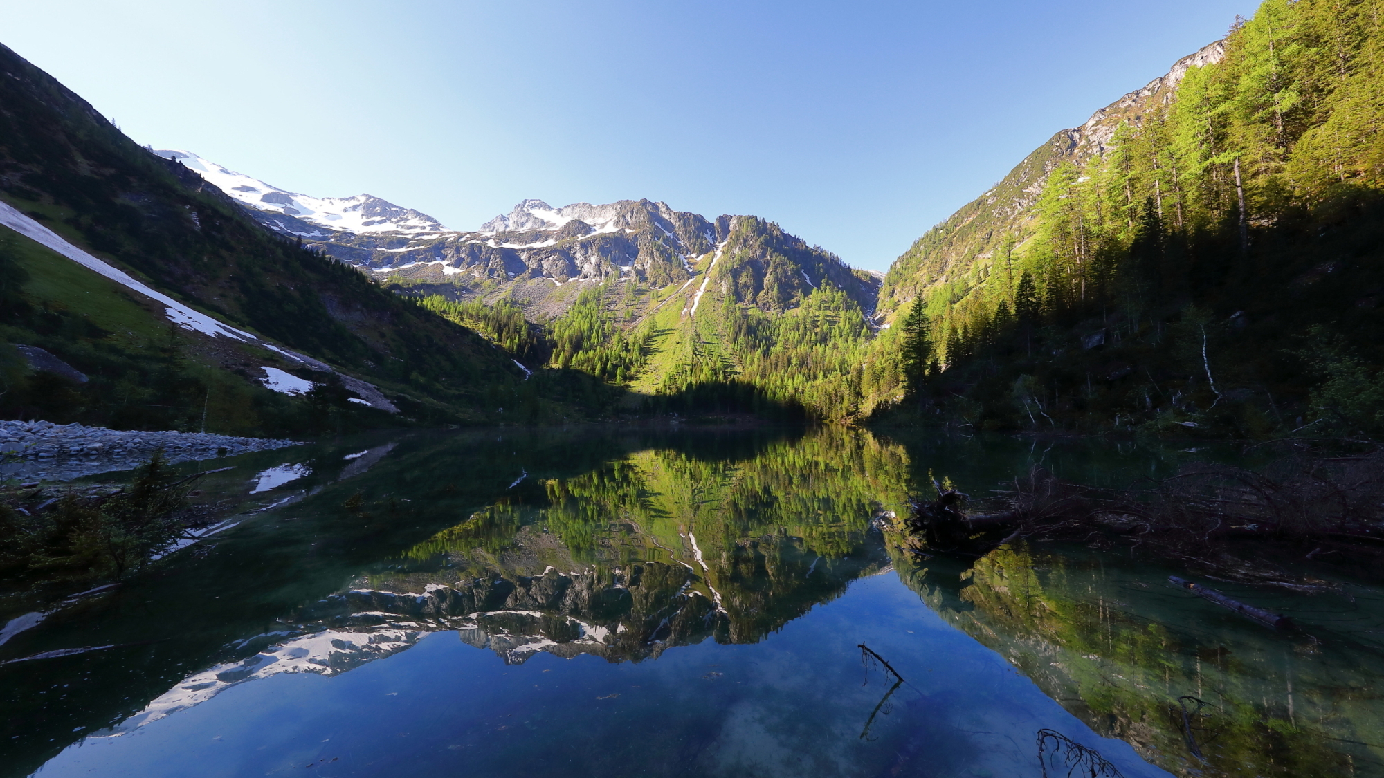 Der Schödersee im Großarltal ist ein idyllischer Bergsee