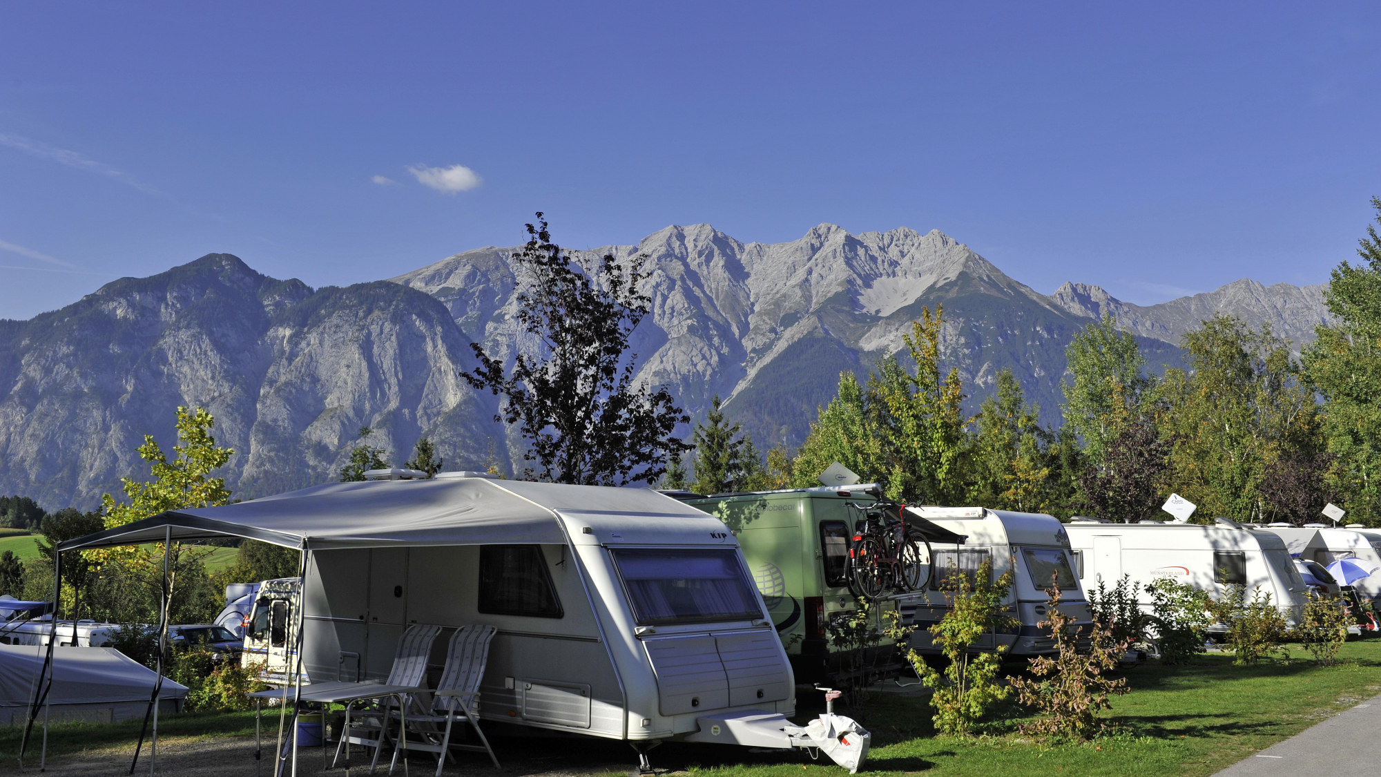 Perfekte Rast: Die Campingplätze der Region Innsbruck bieten das ganze Jahr über einen idealen Zwischenstopp für Wohnwagen und Wohnmobile.