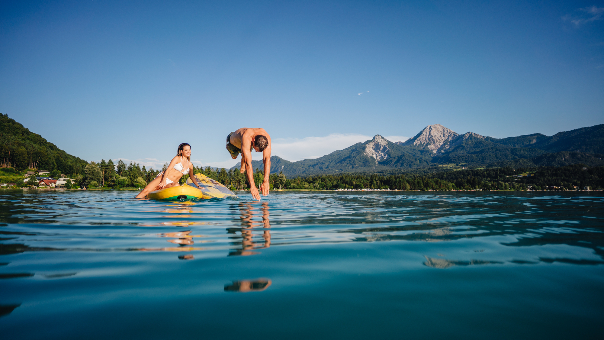 Sprung in den Faaker See